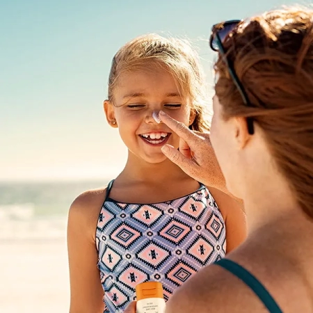 DIG193-bambo-nature-sunscreen-product-lifestyle-image-1